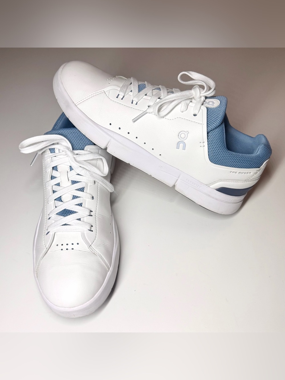 On Running Men's The Roger Advantage Casual Sneakers Size- 10